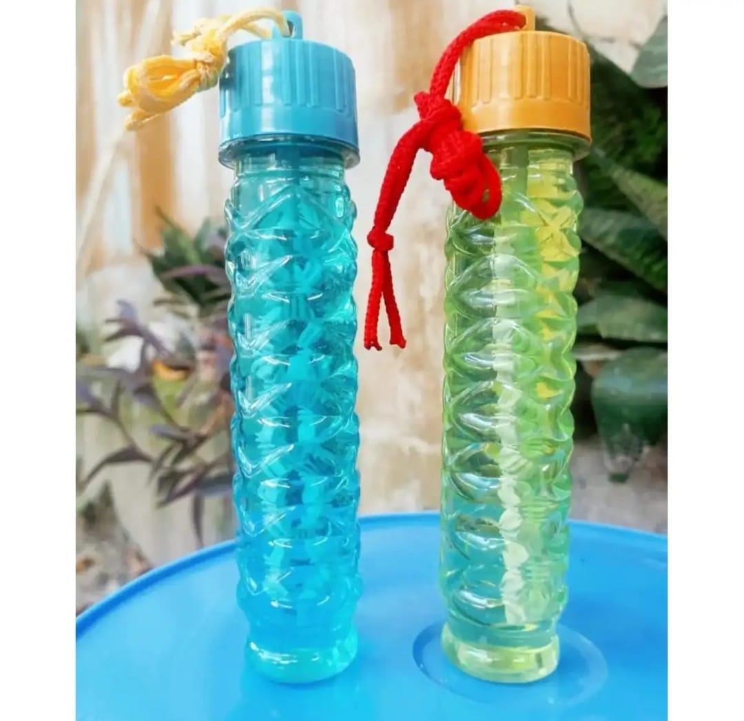 1 Pcs Child playing with bubble